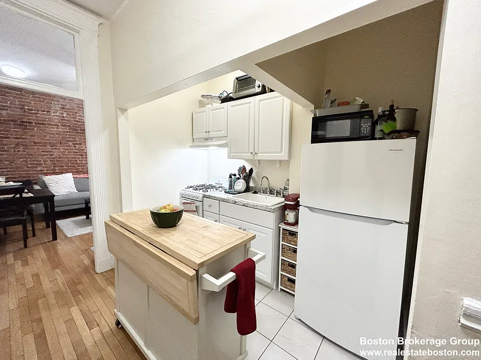 39 Hemenway St #2