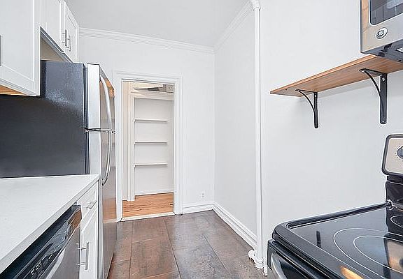 4th image of 219 13th St APT 12A