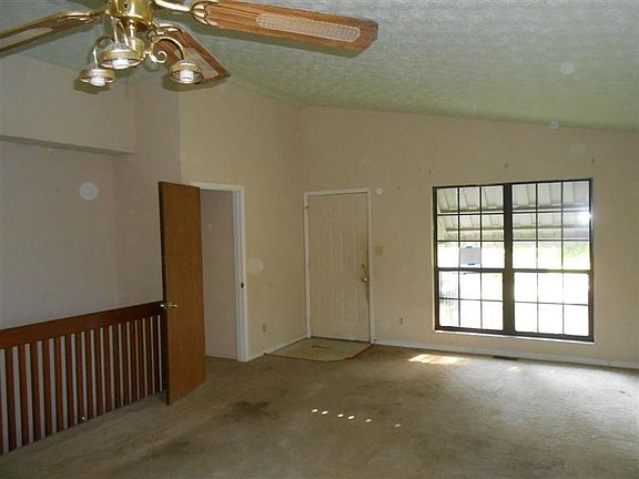 3rd image of 2616 Saybrooke Dr