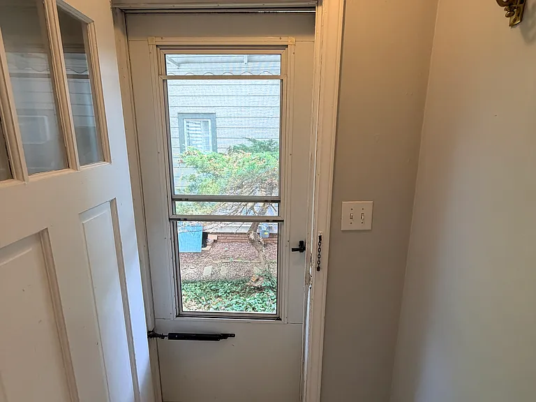 16 Larchmont Rd — Photo 22