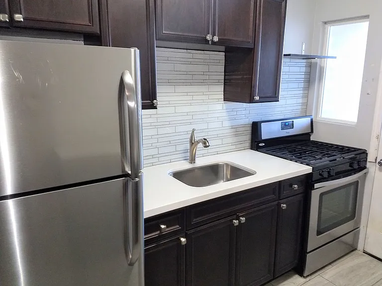 114 E Mariposa St #4 — Photo 2
