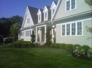 27 Captains Neck Ln, Southampton, NY 11968