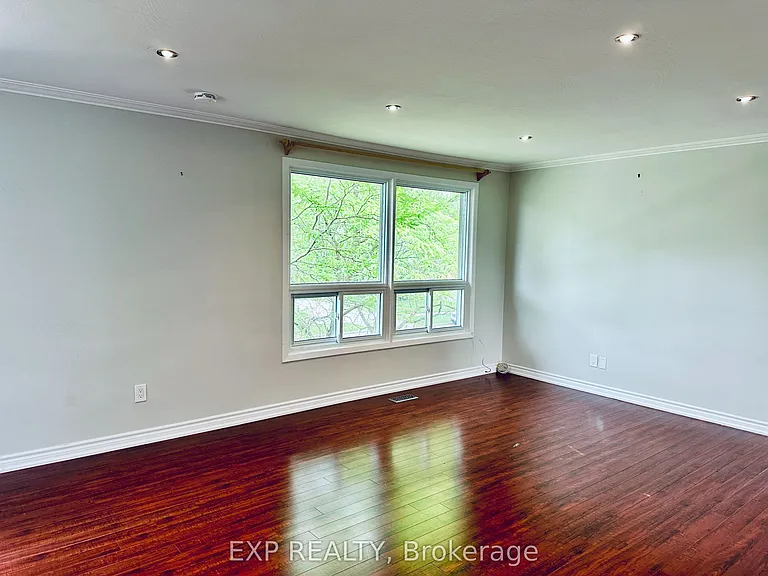 1374 Charles Dr #2B — Photo 2