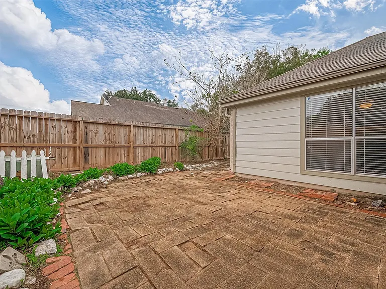 2022 Highland Hills Dr — Photo 32