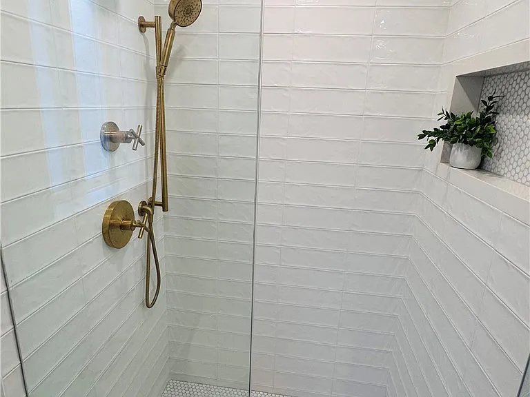 611 Avenue C — Photo 20