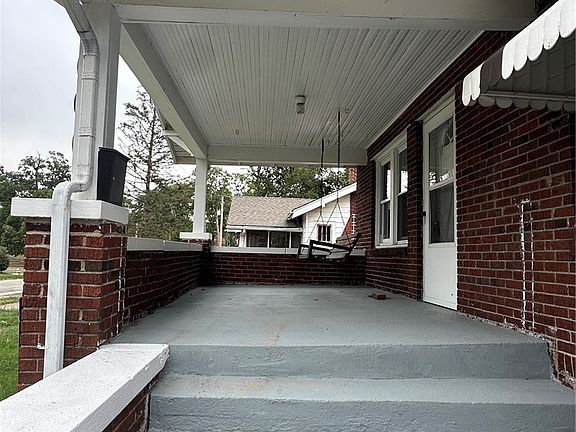 5th image of 909 Sherman St