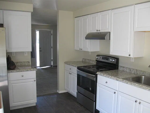 3 bed, 1020 sqft, $1,900 — Photo 3