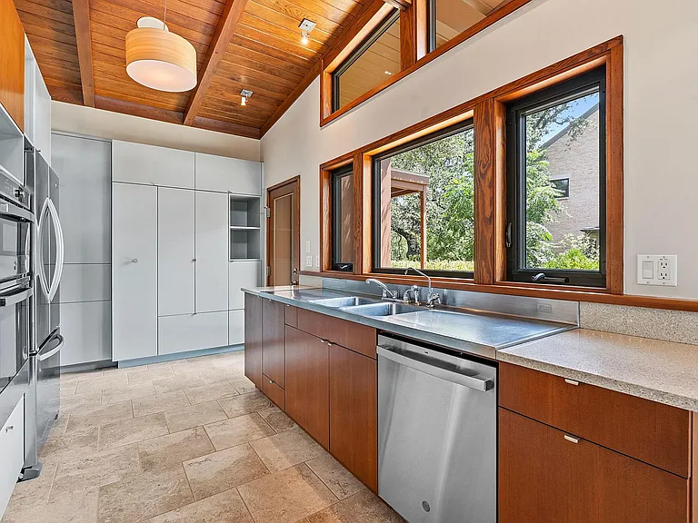 407 Almarion Dr — Photo 10