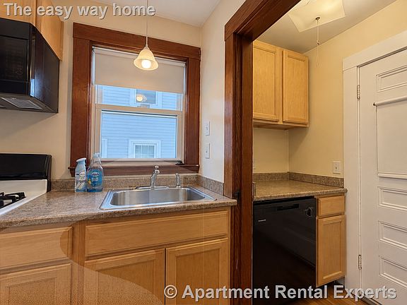 5th image of 18 Irvington Rd #1