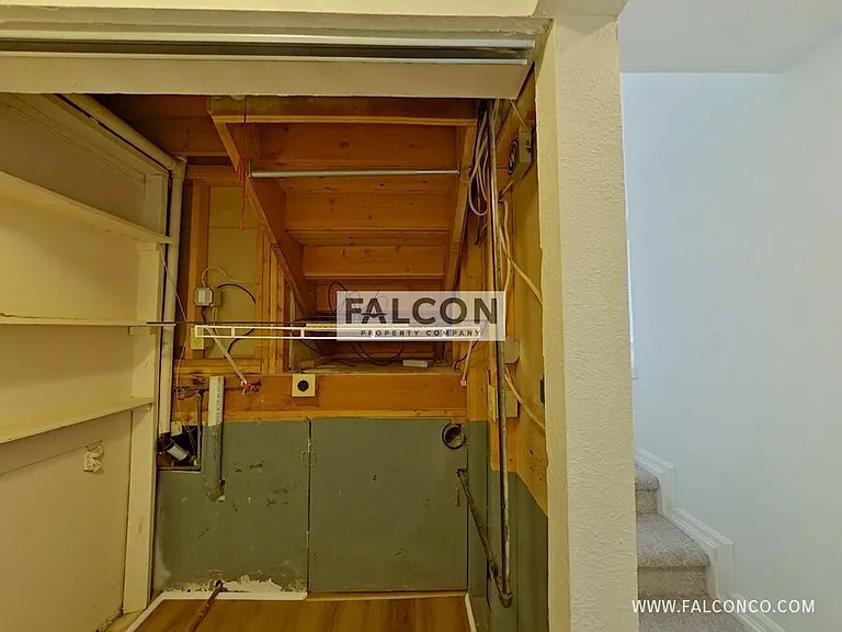 1910 Whitehorn Dr N — Photo 12