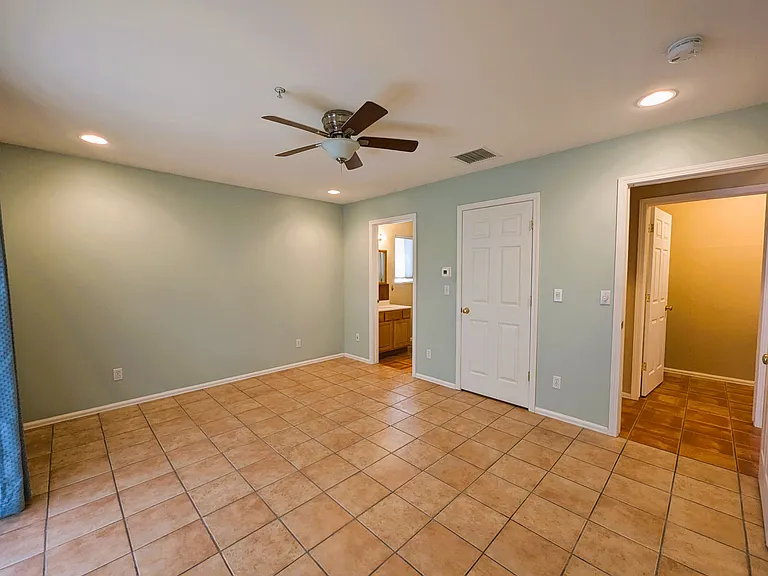 460 1/2 E Scenic Dr — Photo 14