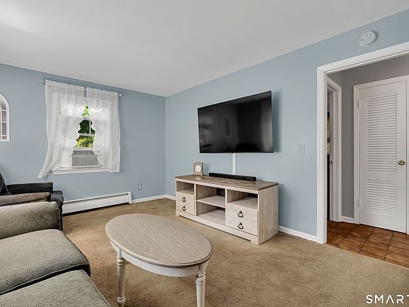 5th image of 211 Maple Avenue