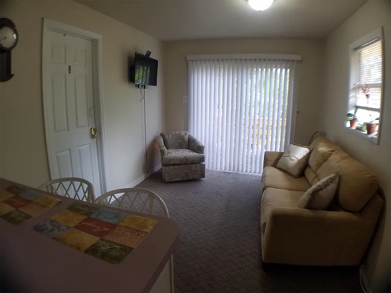 549 San Bernardino St — Photo 5