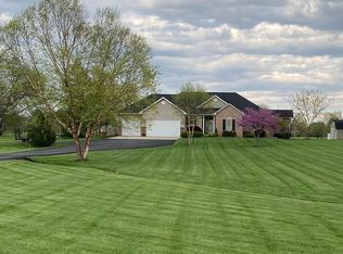 7104 Heartland Dr, Moro, IL 62067