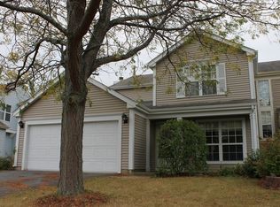 693 Legends Dr, Carol Stream, IL 60188