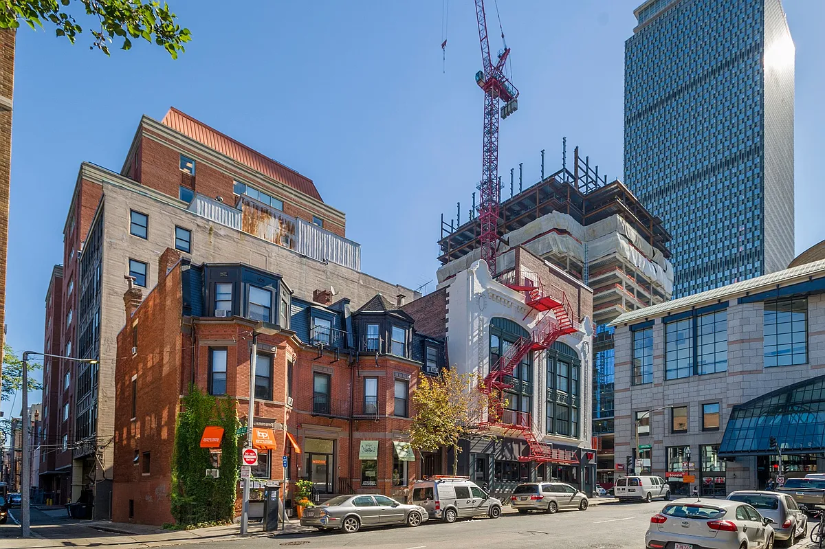 Building Photo - 49 Gloucester St #5