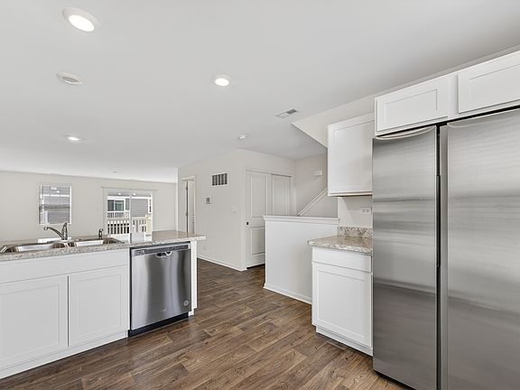5th image of 3831 Currant Ln
