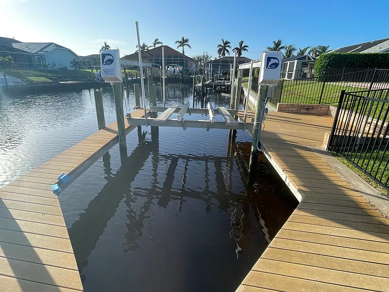 Boat Lift with Sailboat Access