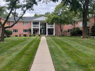 42720 Sheldon Pl APT 143, Clinton Township, MI 48038