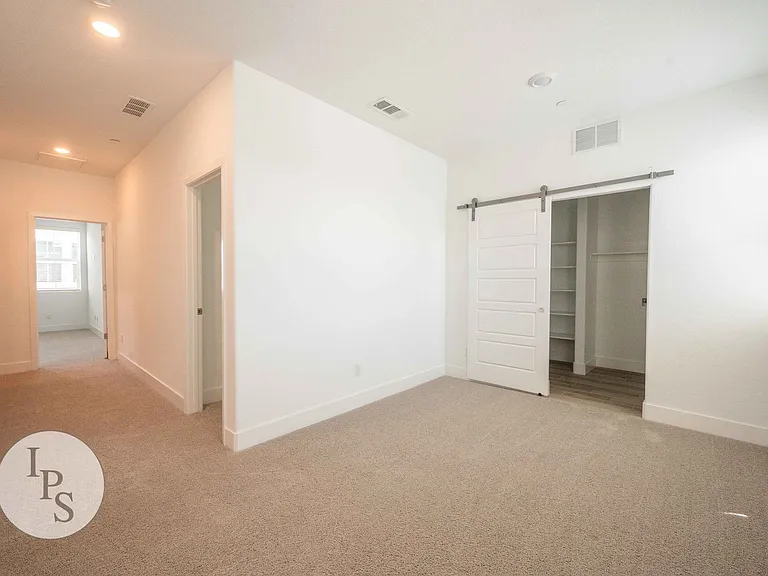 2830 E Tamarind Dr — Photo 16
