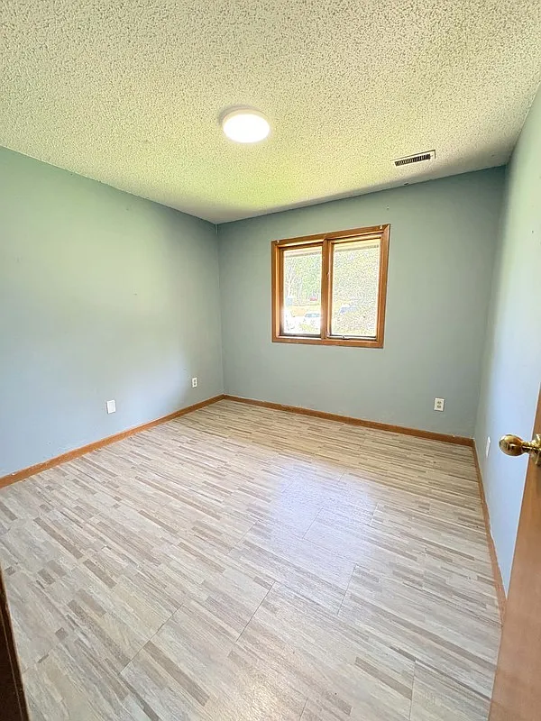 2 bed, 1.5 bath, $900 — Photo 4