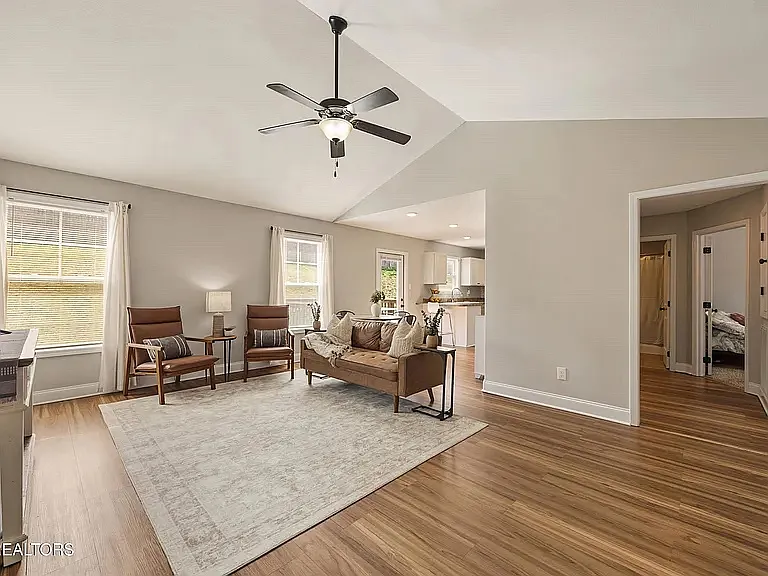 7931 Poplar Grove Ln — Photo 4