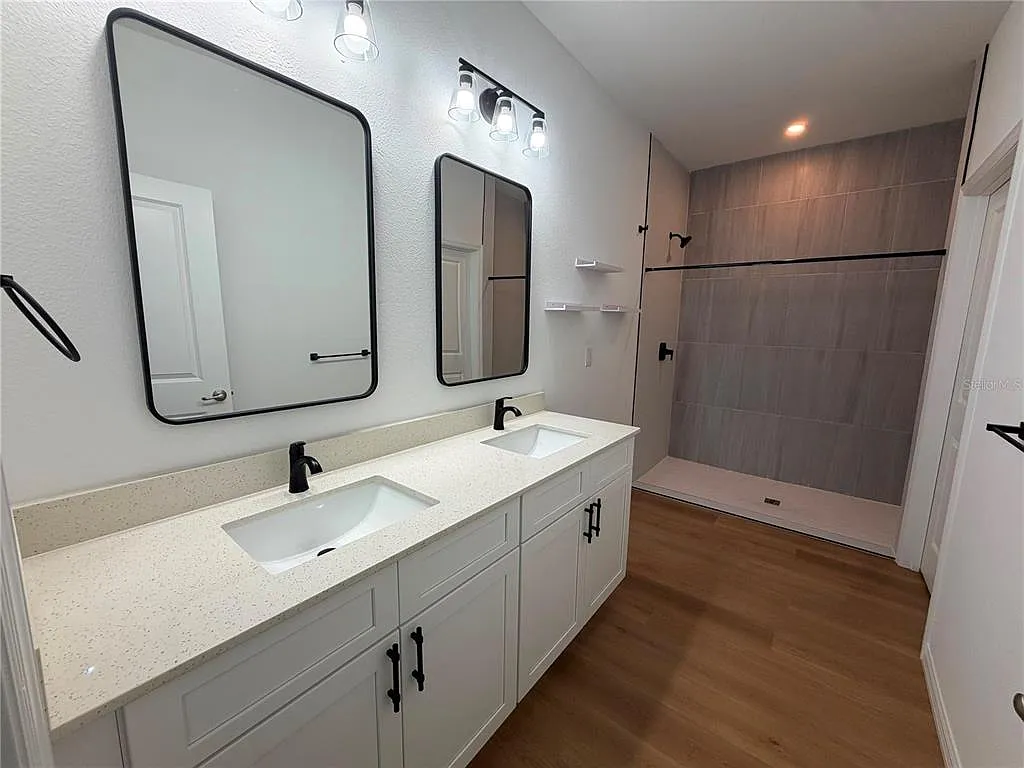 3 bed, 2.0 bath, 1472 sqft, $1,999 — Photo 2