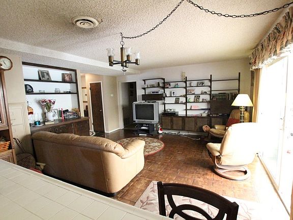 4th image of 3310 Avenida De Loyola