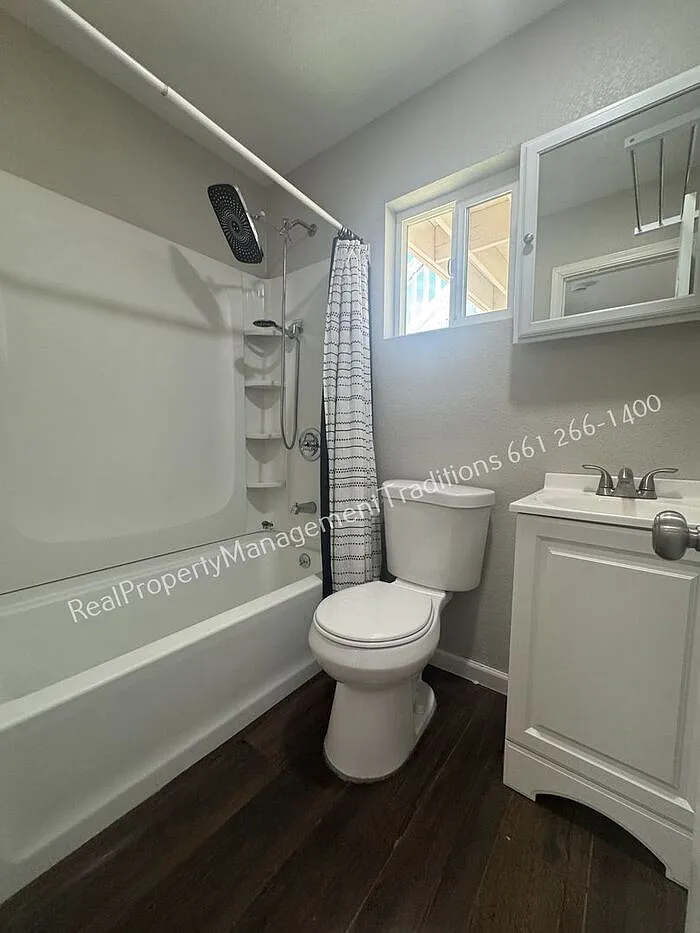 3 bed, 1.0 bath, 957 sqft, $2,000 — Photo 3