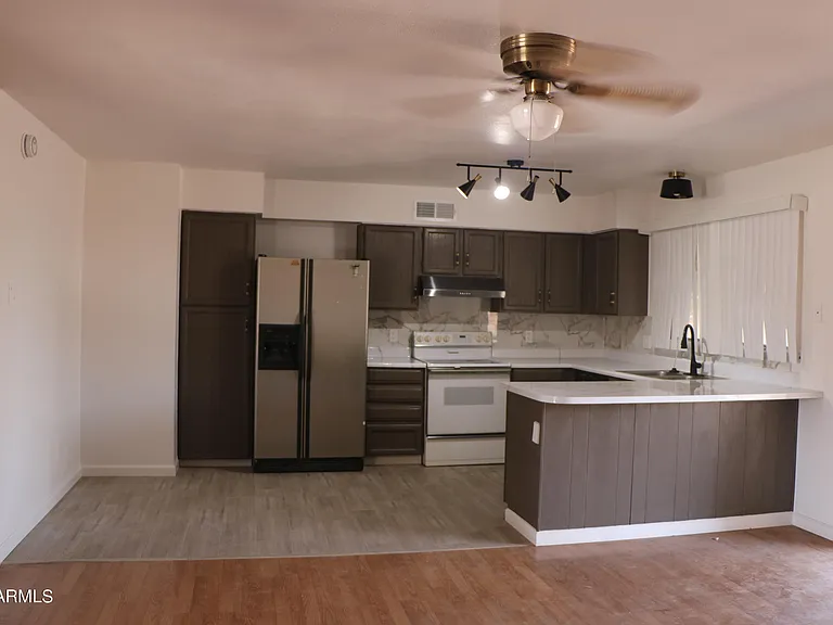 3544 W Charleston Ave — Photo 9