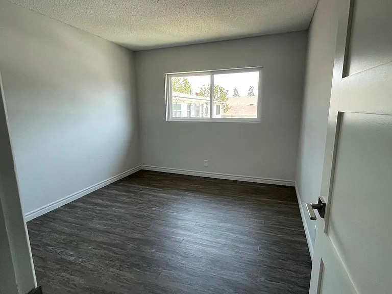 10523 Paramount Blvd #J — Photo 7