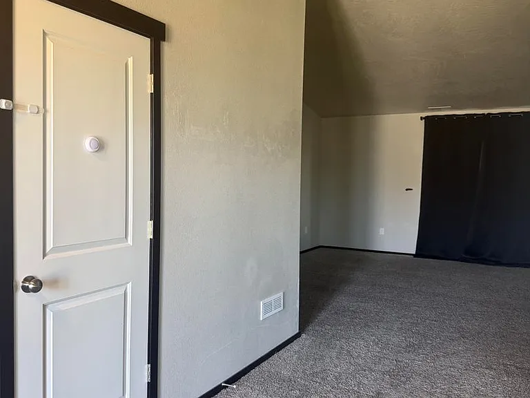 2766 Thrush St — Photo 33