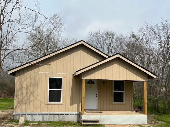 806 W 9th St, Cameron, TX 76520