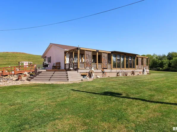 1422 McCloud Rd, Aledo, IL 61231