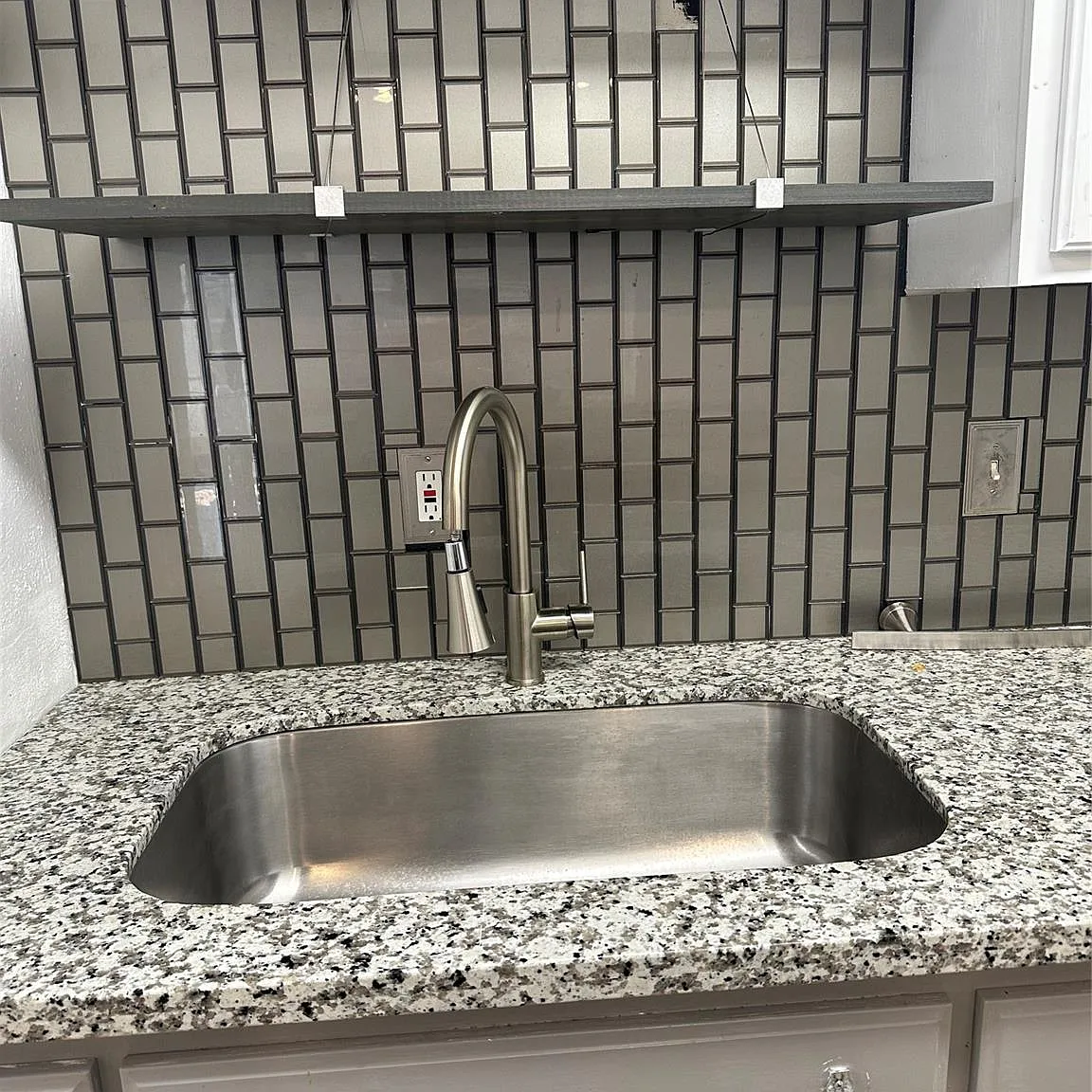 1 bed, 1.0 bath, 725 sqft, $1,200 — Photo 3