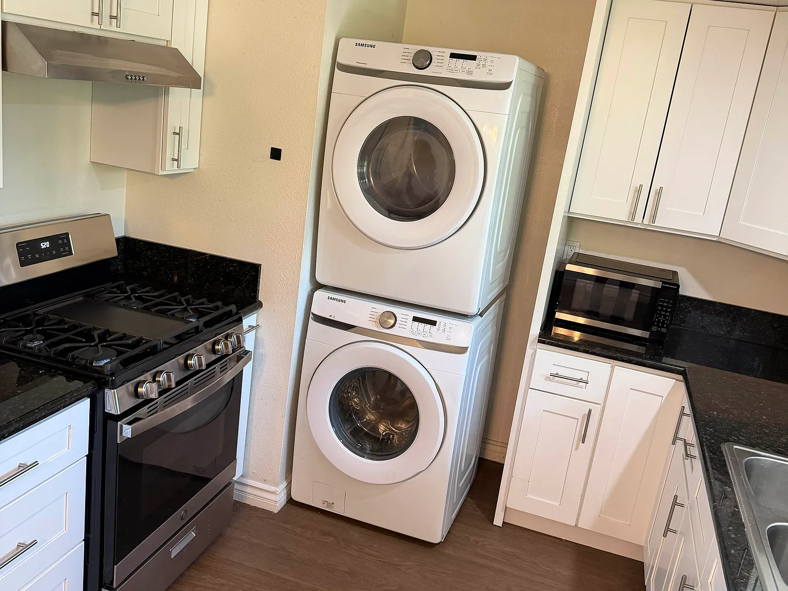 1 bed, 700 sqft, $2,400 — Photo 4