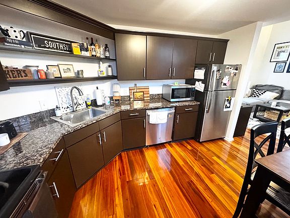 4th image of 130 S 22nd St APT 3F