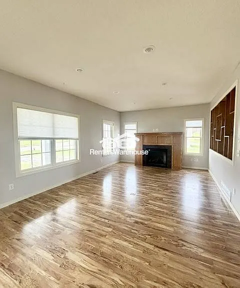 3317 Old Stone Way NE — Photo 3