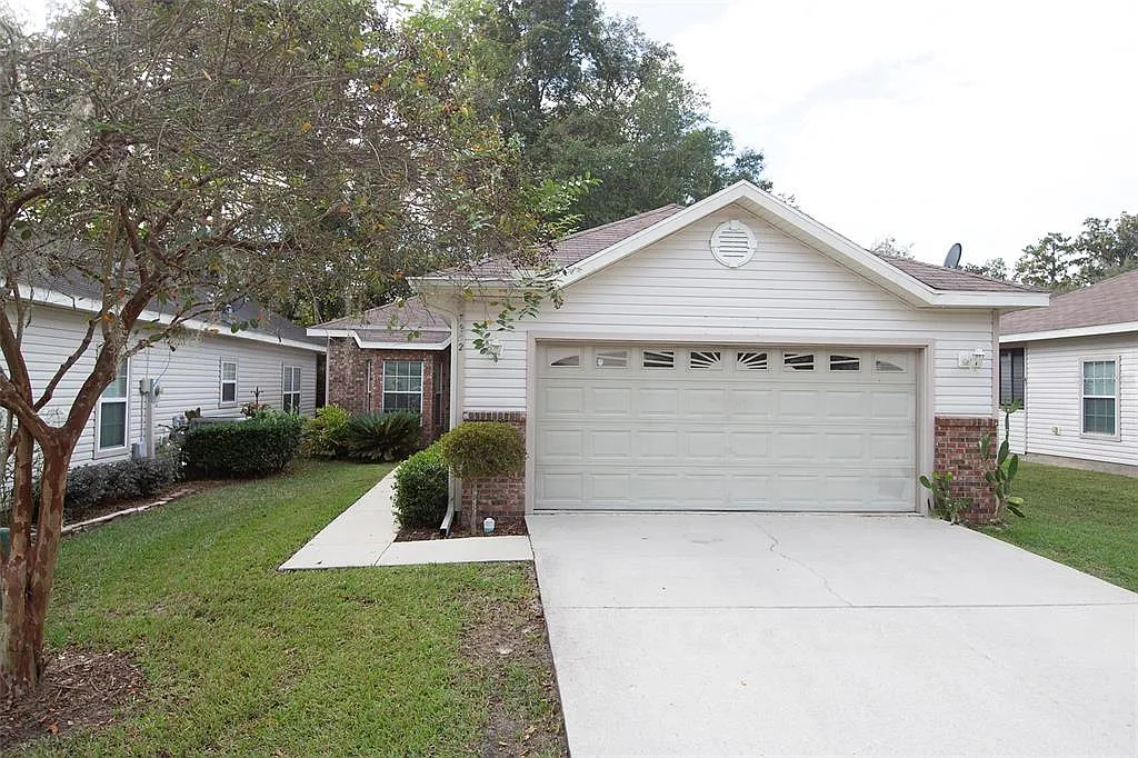 3 bed, 2.0 bath, 1380 sqft, $2,075 — Photo 2