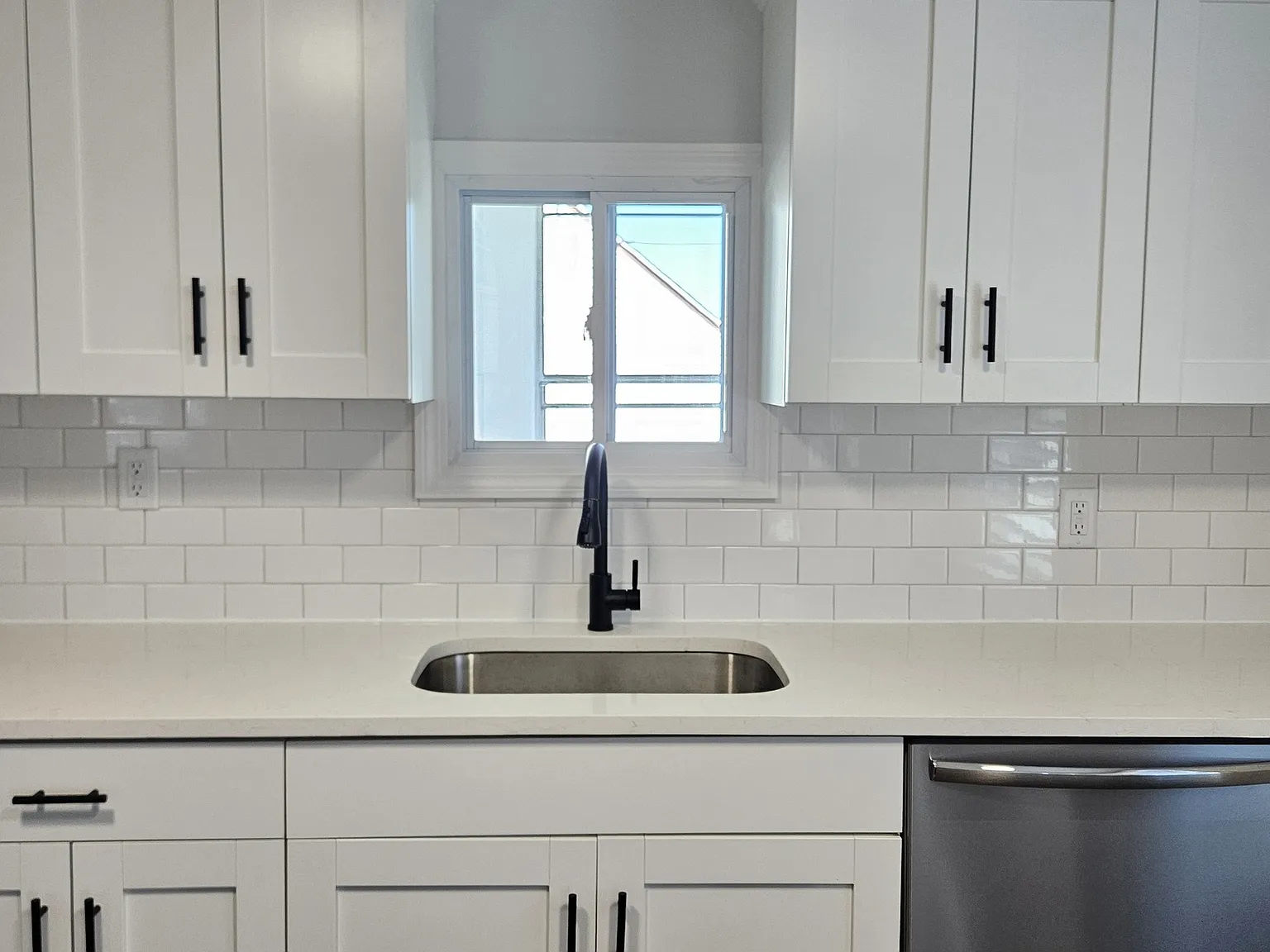 3 bed, 2.0 bath, 1131 sqft, $2,300 — Photo 4