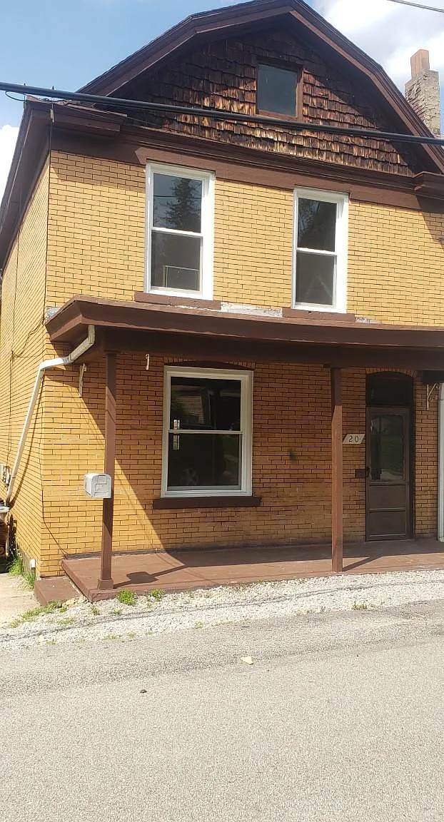 20 Beyrleye Ave — Photo 3