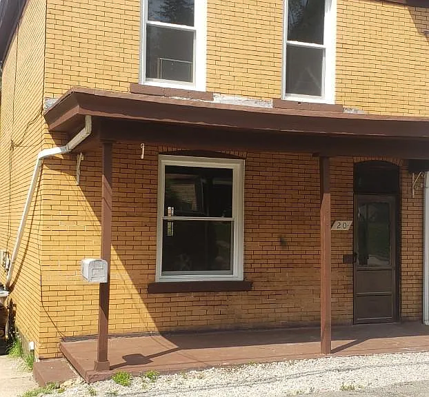 20 Beyrleye Ave — Photo 3