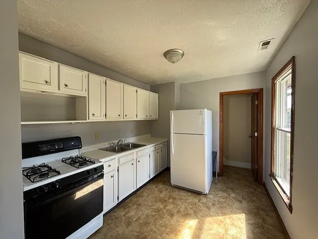 836 Warren Ave #2 — Photo 2
