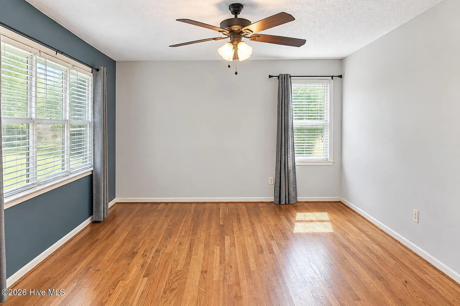 3 bed, 2.0 bath, 1554 sqft, $1,700 — Photo 2