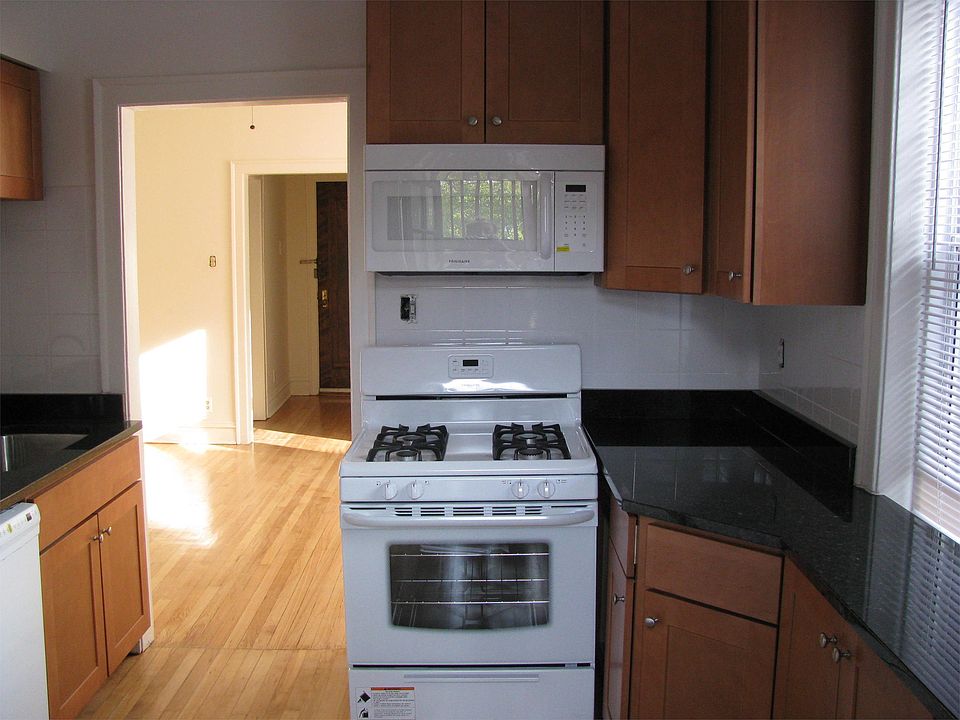 1st image of 4411 N Greenview Ave APT 2S