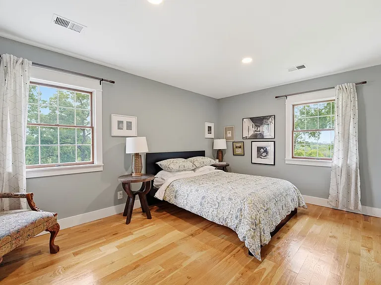 10200 Grandview Rd — Photo 28