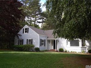 140 Linden Farms Rd, Locust Valley, NY 11560