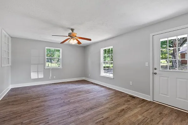 3 bed, 1427 sqft, $1,795 — Photo 2