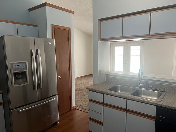 4th image of 2661 Oak Run Blvd