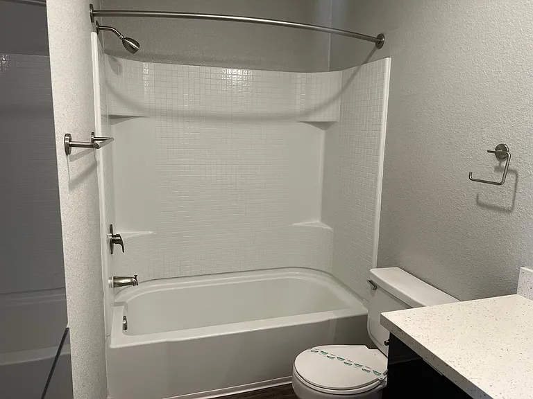River House Apartments — Photo 44